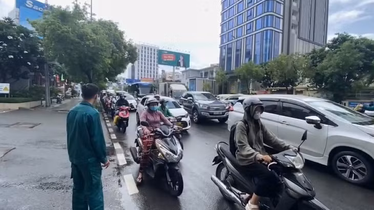Xe máy lấn làn ôtô gây tai nạn khiến 1 người bị thương nặng ảnh 2