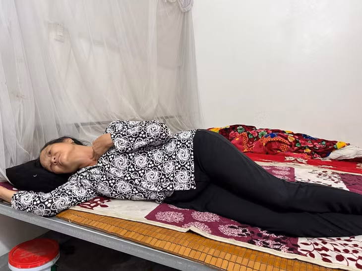 Bệnh u tuyến giáp khiến bà Xa mệt mỏi, không muốn làm bất cứ việc gì