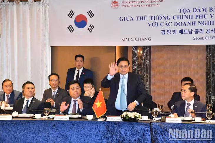 Thủ tướng Phạm Minh Chính tham dự tọa đàm với các tập đoàn, doanh nghiệp lớn của Hàn Quốc.