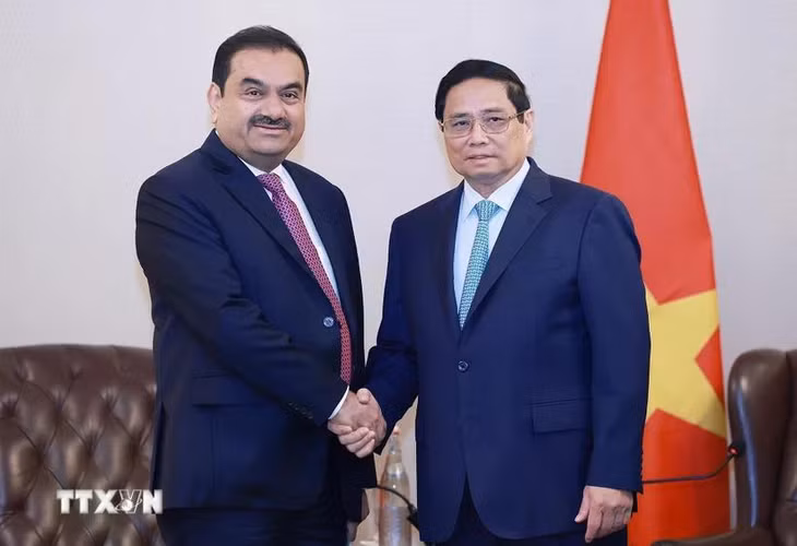 Thủ tướng Phạm Minh Chính tiếp ông Gautam Adani, Chủ tịch Tập đoàn Adani (Ấn Độ). (Ảnh: Dương Giang/TTXVN)