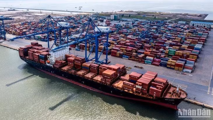 Nền kinh tế Việt Nam tiếp tục đà phục hồi ổn định nhờ sự phục hồi mạnh mẽ của cả xuất nhập khẩu và nhu cầu trong nước. (Ảnh minh họa: THÀNH ĐẠT)