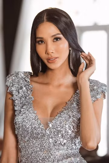 Hoàng Thùy liên tiếp có các bài đăng "bóc phốt".