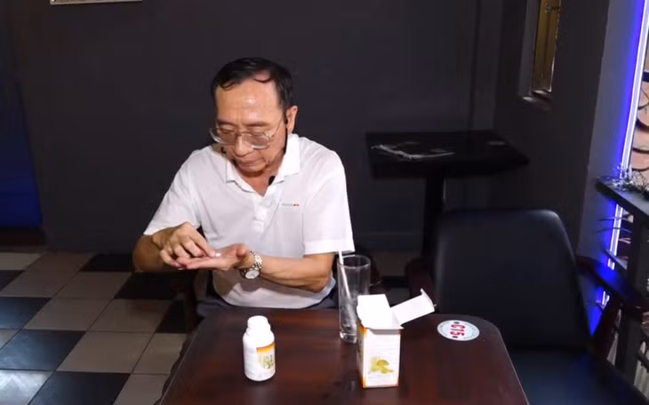 Ông Hồng dùng Hoàng Thống Phong 6 viên mỗi ngày để hỗ trợ điều trị gút.