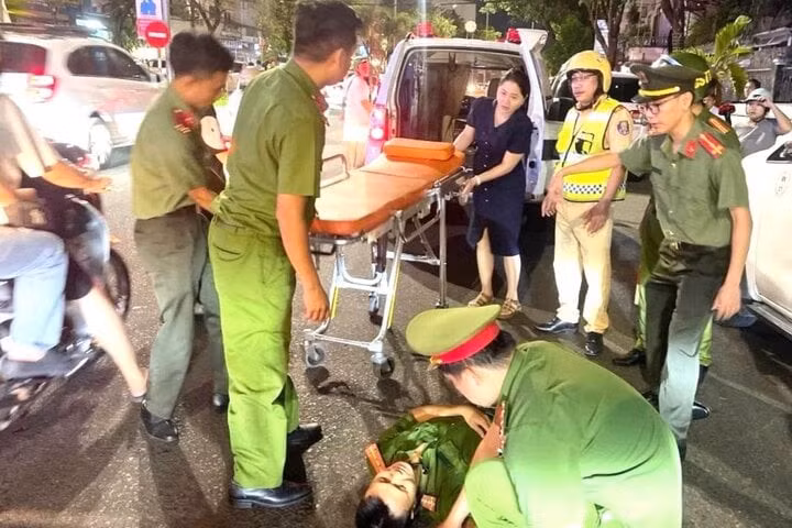 Đại úy Hoàng Đình Dũng bị thương khi làm nhiệm vụ.