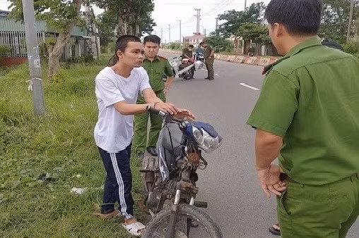 Thực nghiệm hiện trường vụ trộm cắp tài sản tại Long Điền. Ảnh: VKS