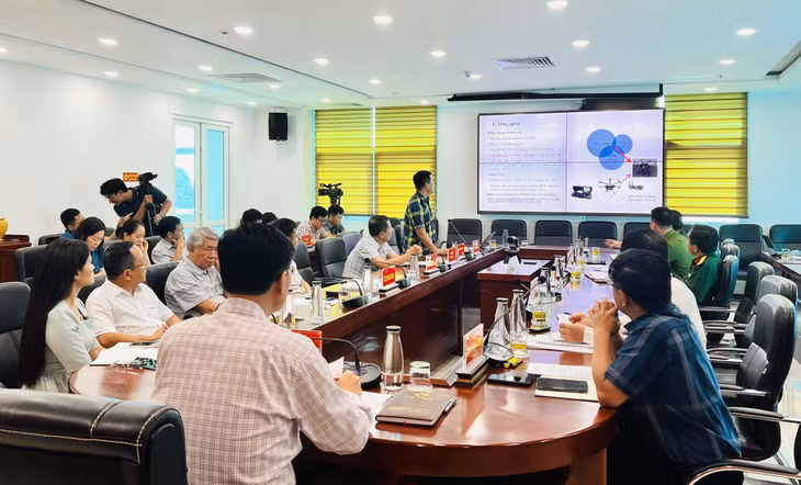 Quang cảnh buổi làm việc.