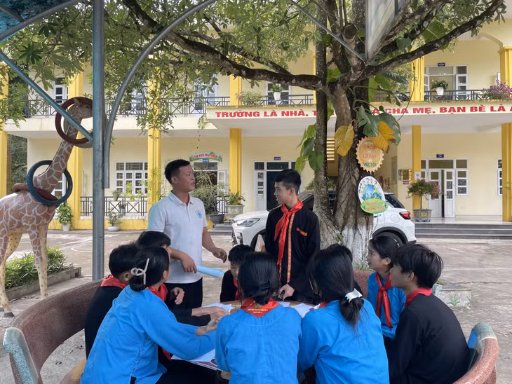 Một buổi sinh hoạt của CLB "Thủ lĩnh của sự thay đổi" Trường TH-THCS Đại Dực 2 (xã Đại Dực, huyện Tiên Yên).