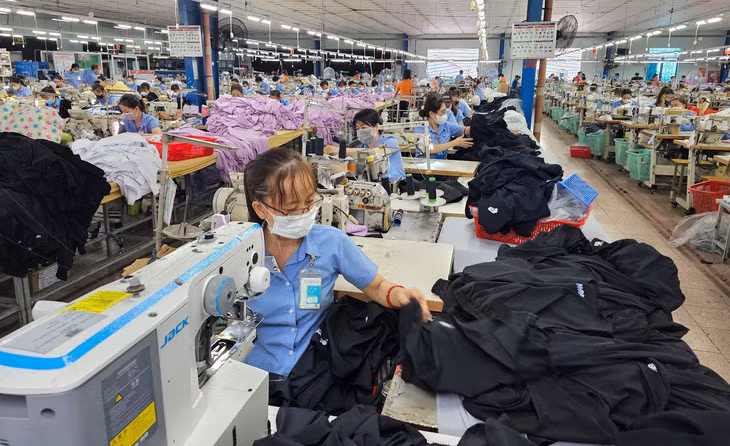Các doanh nghiệp dệt may dần có đơn hàng, trong đó có một số doanh nghiệp có đơn hàng ổn định hết quý 3 - Ảnh: NGỌC HIỂN