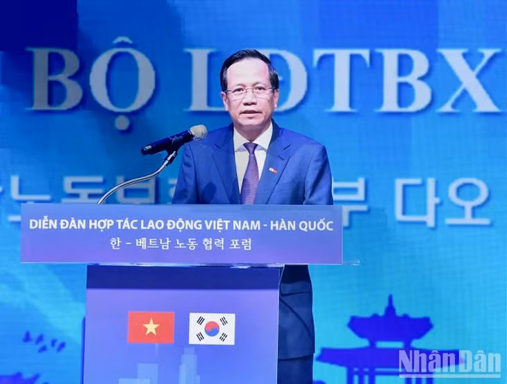 Bộ trưởng Lao động-Thương binh và Xã hội Đào Ngọc Dung phát biểu tại diễn đàn.