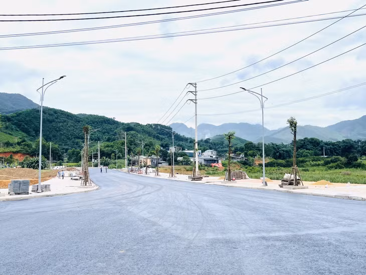 Đường nối giữ thị trấn Ba Chẽ và đường 330 chuẩn được hoàn thiện trong thang 7/2024 góp phần đảm bảo giao thông và đi lại thuận tiện cho người dân.