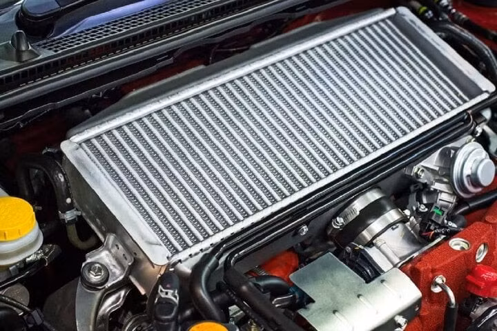 Khi động cơ ô tô bị quá nhiệt thì sự phá hỏng động cơ xảy ra rất nhanh, thường chỉ trong vòng vài phút. (Ảnh minh họa).