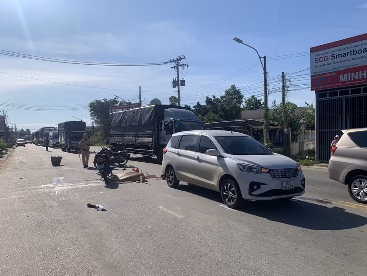 Hiện trường vụ tai nạn khiến người đàn ông tử vong tại chỗ.