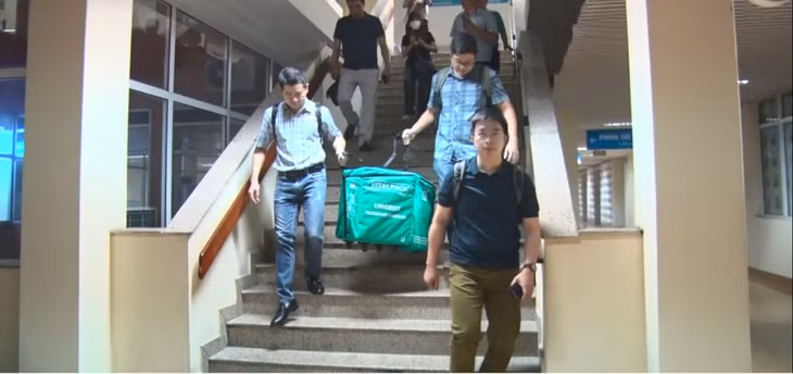 Từng phần mô tạng được bảo quản và chuyển đi ngay trong đêm. Ảnh: Bệnh viện Việt Nam - Thụy Điển Uông Bí cung cấp