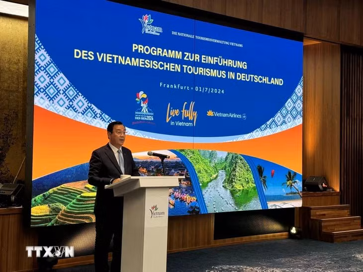 Cục trưởng Cục Du lịch Việt Nam Nguyễn Trùng Khánh phát biểu khai mạc chương trình xúc tiến du lịch Việt Nam tại CHLB Đức. (Ảnh: Thu Hằng/TTXVN)