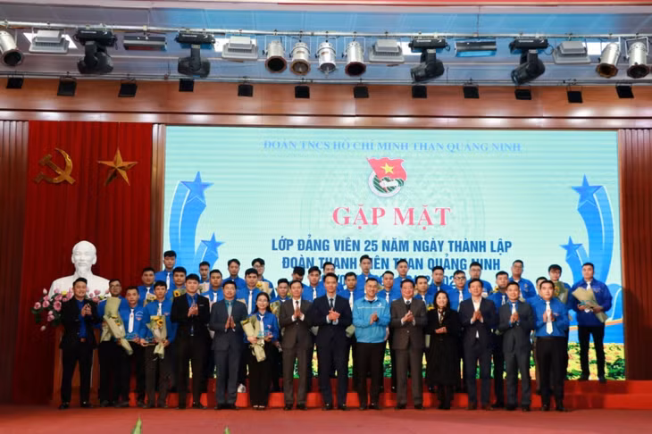 Gặp mặt lớp đảng viên 25 năm ngày thành lập Đoàn thanh niên Than Quảng Ninh