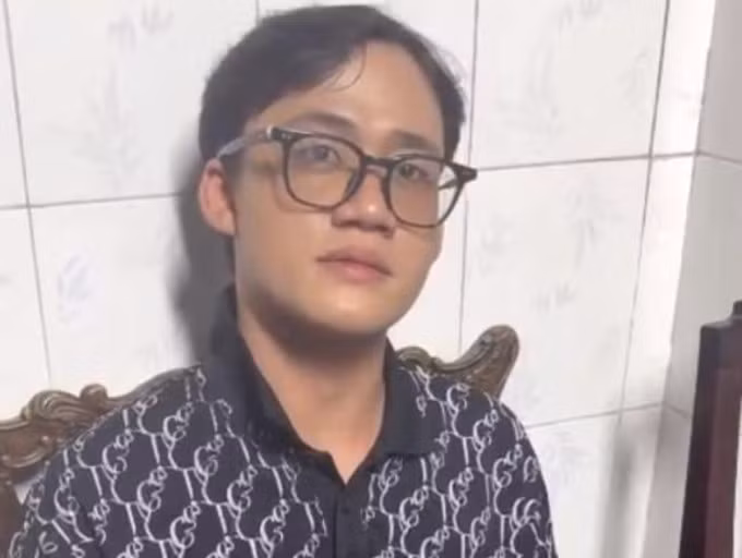Vũ Hoài Nam tại cơ quan điều tra. Ảnh: Công an cung cấp