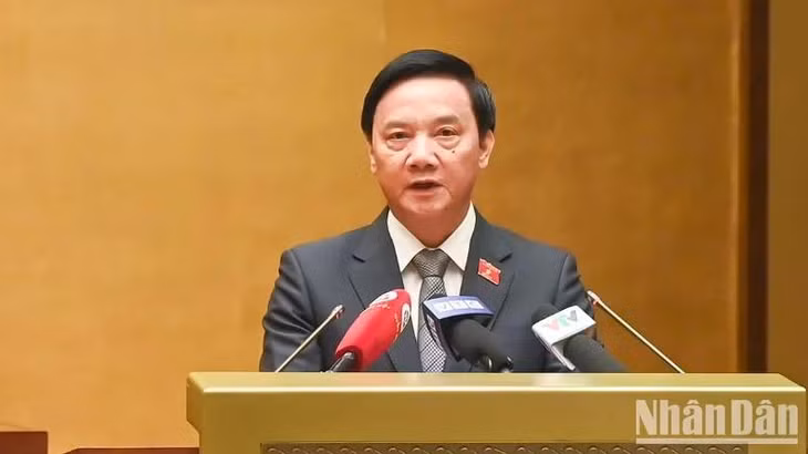 Phó Chủ tịch Quốc hội Nguyễn Khắc Định giới thiệu về mục đích xuất bản và giá trị, ý nghĩa, nội dung cuốn sách.
