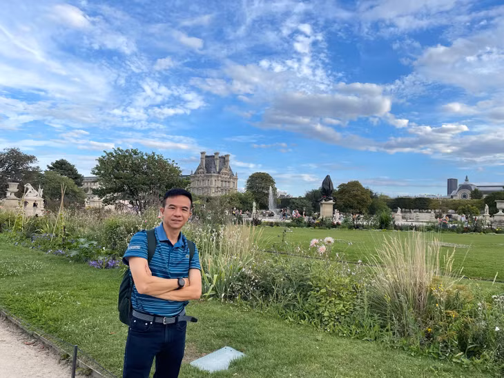 Tác giả tại Paris