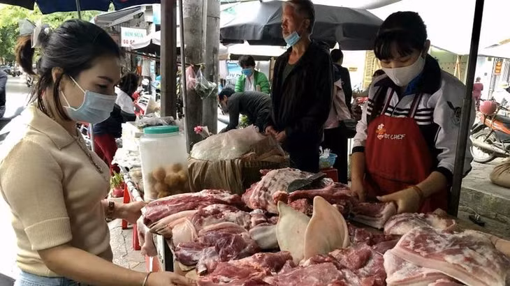 Giá thịt lợn đang tăng từng ngày.