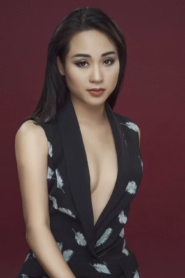 "Tôi nhận được hàng bao tải thư, trong đó có cả thư của một số tù nhân đang chấp hành án", Diễm Hằng chia sẻ.