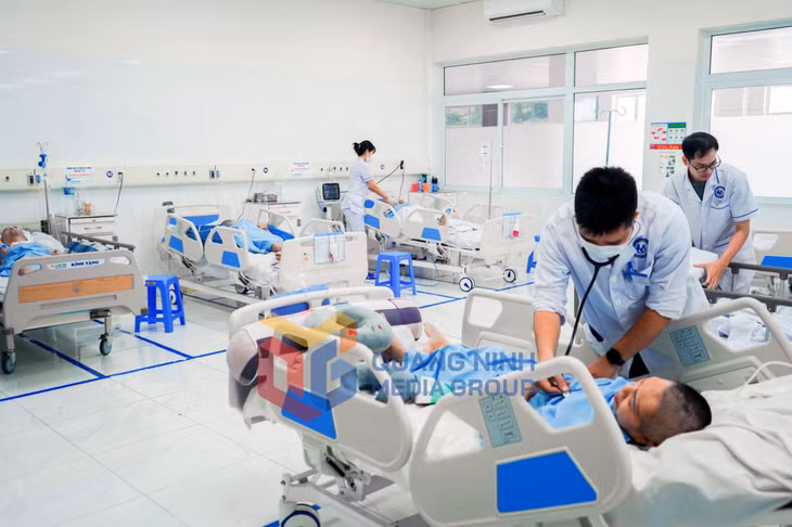 2024-07_chăm sóc bệnh nhân tại Bệnh viện Lão khoa - Phục hồi chức năng tỉnh Quảng Ninh. Ảnh: Đỗ Quang