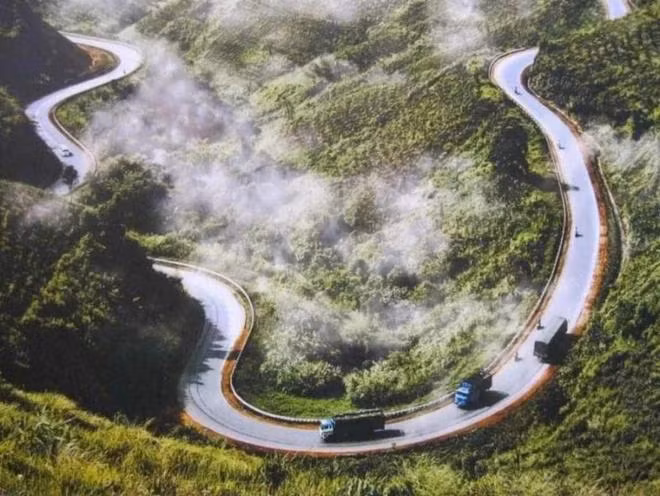 Cảnh đẹp thiên nhiên Tây Bắc hấp dẫn từ những cung đường đẹp. (Ảnh minh họa: CTV/Vietnam+)