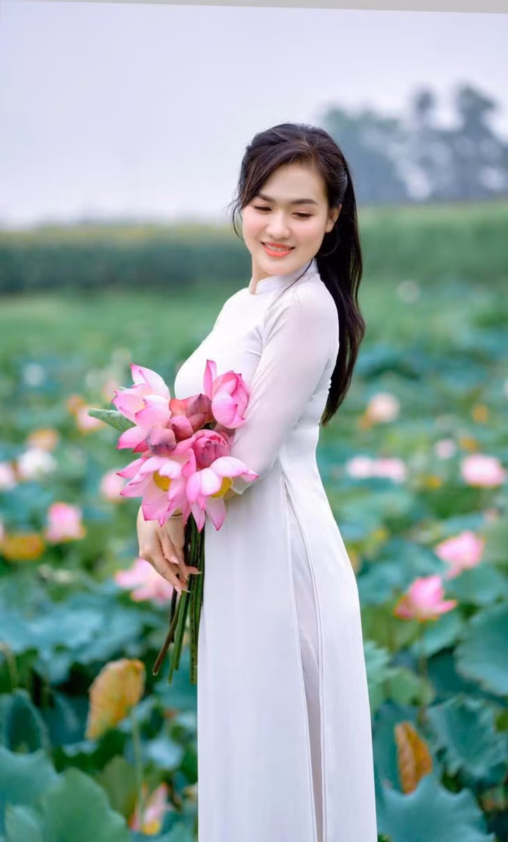 Bằng sự tự tin và trình độ học vấn tốt, sau khi đăng quang, hoa hậu Vũ Thị Hoa sẽ ngồi "ghế nóng" cuộc thi Mrs Grand Vietnam 2024 - Hoa hậu Hoà bình Việt Nam. Đêm chung kết diễn ra ngày 22/9 tại Nhà hát Lớn Hà Nội.