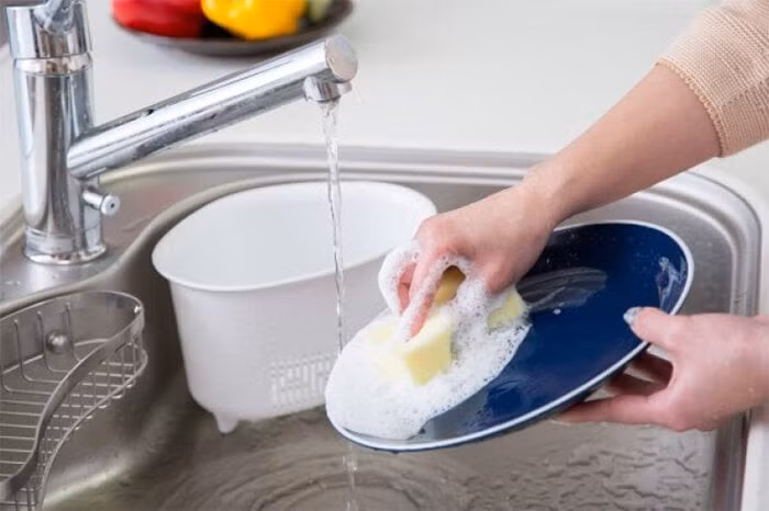 Bạn đã rửa bát đúng cách? (Ảnh: Sohu)