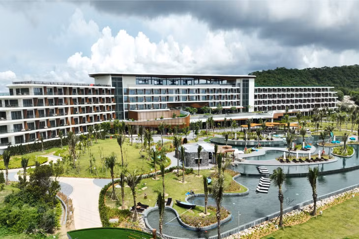 Khách sạn Angsana Quan Lạn Hạ Long Bay.