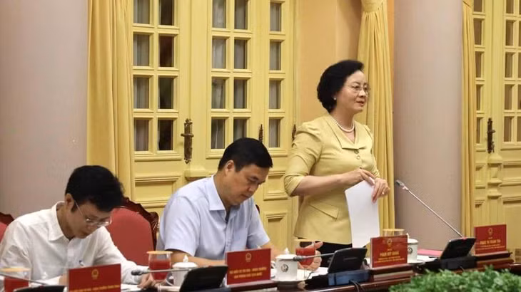 Bộ trưởng Nội vụ Phạm Thị Thanh Trà báo cáo tại buổi làm việc. (Ảnh: VÂN ANH)