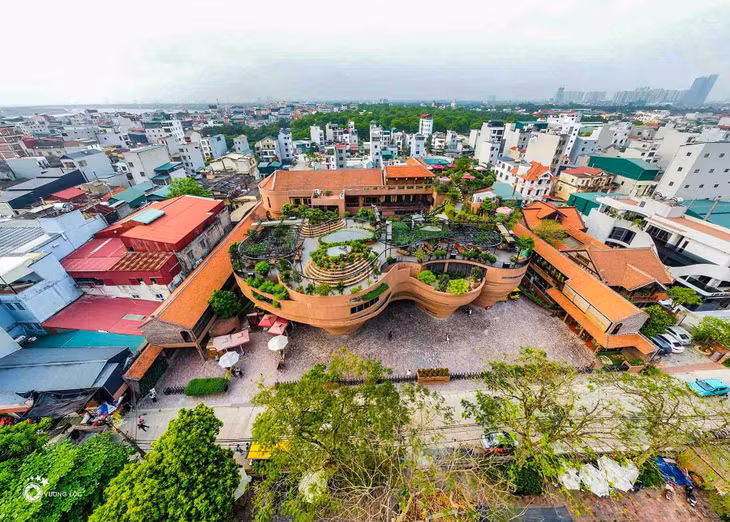 Tầng 3 mang đến cho du khách những các tác phẩm gốm đương đại, hiện đại. Khu triển lãm nói lên sự cập nhật, đổi mới không ngừng giữa xu hướng xã hội luôn đổi mới từng ngày. Ảnh: Vương Lộc