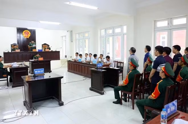 Quang cảnh phiên tòa. (Ảnh: Phạm Kiên/TTXVN)