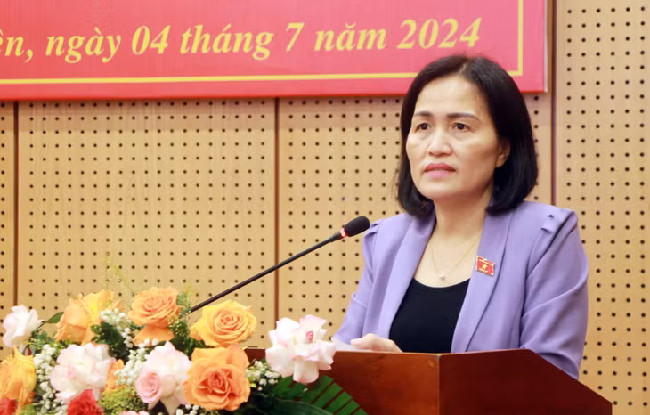Đồng chí Trần Thị Kim Nhung, Ủy viên Thường trực Ủy ban Pháp luật Quốc hội, ĐBQH tỉnh Quảng Ninh, thông báo nhanh kết quả Kỳ họp thứ 7, QH khóa XV đến cử tri và Nhân dân TX Quảng Yên.