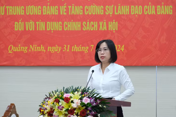 Đồng chí Lê Thị Đức Hạnh, Phó Tổng Giám đốc Ngân hàng CSXH phát biểu tại hội nghị.