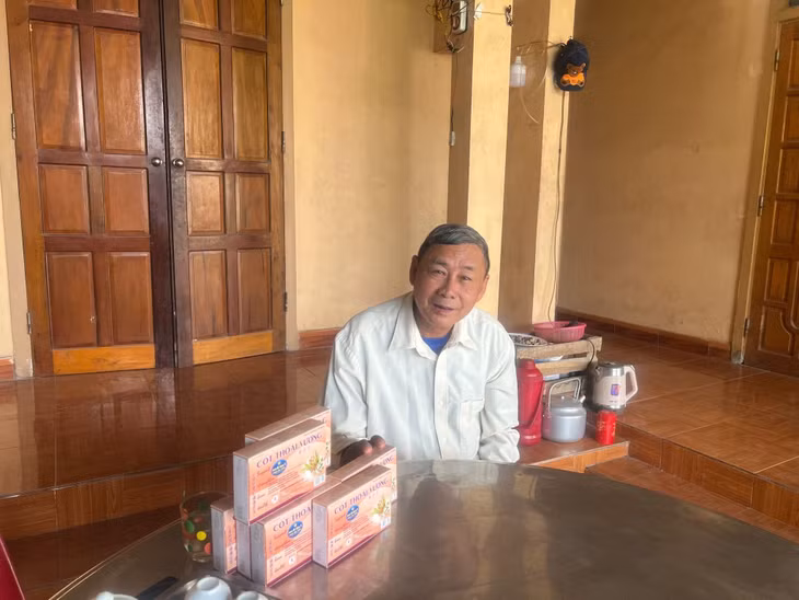 Nhờ có Cốt Thoái Vương, chú Tính mới khỏe mạnh, không còn đau nhức, tinh thần vui vẻ, phấn chấn hơn.