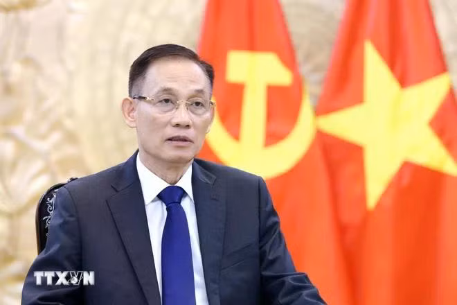 Bí thư Trung ương Đảng, Trưởng Ban Đối ngoại Trung ương Lê Hoài Trung trả lời phỏng vấn. (Ảnh: Phương Hoa/TTXVN)