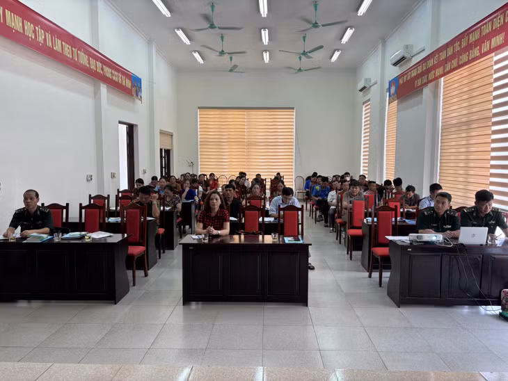 Hội nghị tập huấn kỹ năng tiếp cận, tư vấn, tuyên truyền cho cán bộ, chiến sĩ bộ đội biên phòng, cán bộ, cộng tác viên cơ sở về phòng chống mua bán người tại các xã, thị trấn khu vực biên giới. Ảnh: Lê Thị Thu Huệ, Sở LĐ-TB&amp;XH