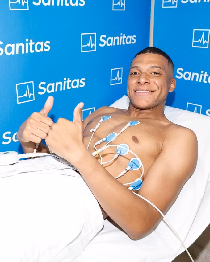 Mbappe kiểm tra y tế ở Madrid sáng 16/7.