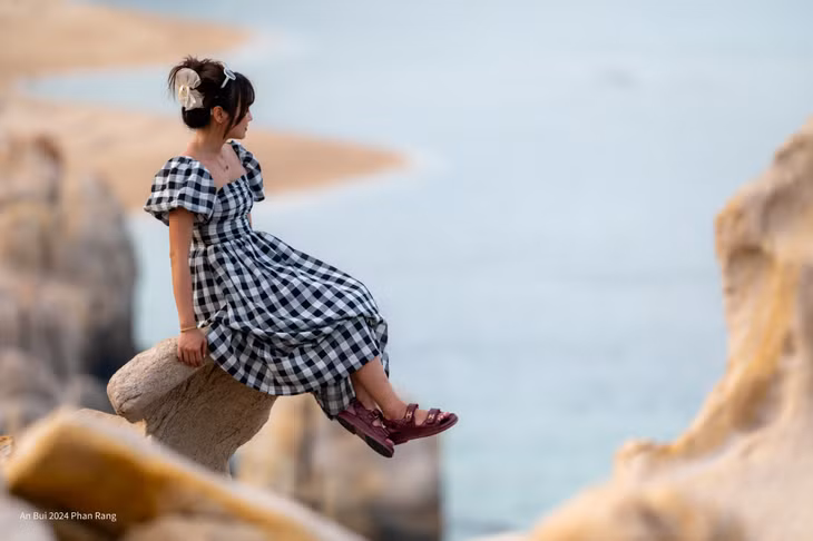 Lưu ý không được chọn leo ra những mỏm đá nhỏ, hành trình chinh phục mỏm đá nên theo nhóm, ít nhất 2 người.
