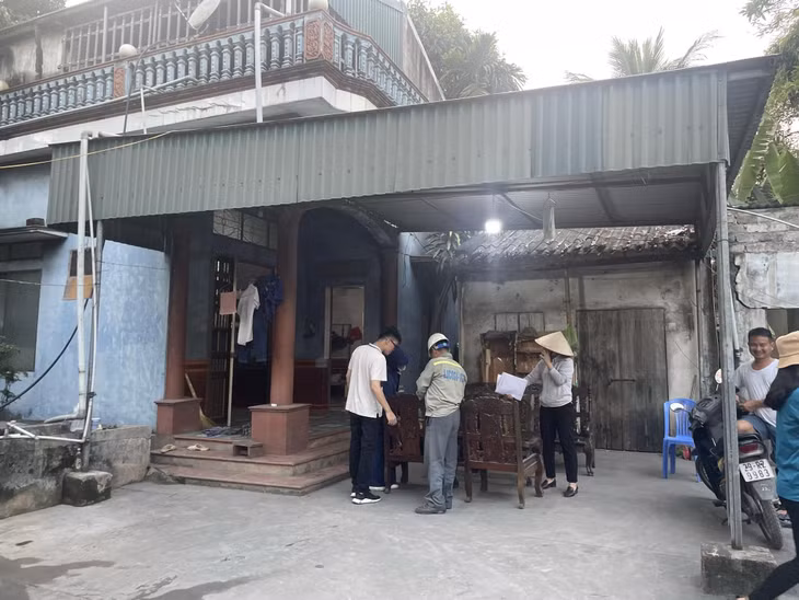 Tổ công tác GPMB vận động các hộ dân đồng thuận bàn giao mặt bằng Dự án cải tạo, nâng cấp đường tỉnh 333.
