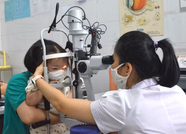 Đau mắt đỏ là bệnh thường gặp ở cả người lớn lẫn trẻ nhỏ. Ảnh: BVCC.