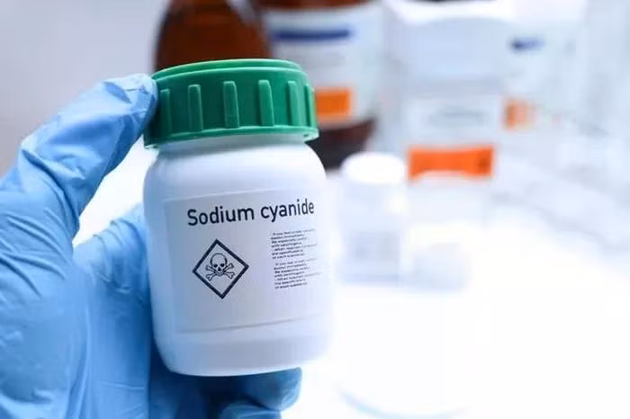 Xyanua (còn gọi là cyanide) là chất cực độc, có thể lấy mạng người chỉ với một lượng nhỏ.