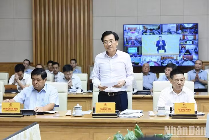 Bộ trưởng, Chủ nhiệm Văn phòng Chính phủ Trần Văn Sơn phát biểu ý kiến tại hội nghị. (Ảnh: Trần Hải)
