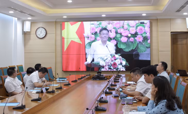 Đồng chí Lê Thành Long, Ủy viên Trung ương Đảng, Phó Thủ tướng Chính phủ, Bộ trưởng Bộ Tư pháp, phát biểu kết luận hội nghị.