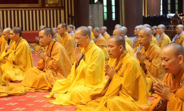 Chư Tăng ni, phật tử Cung Trúc Lâm Yên Tử cử hành nghi thức làm lễ cầu siêu, tưởng niệm cho Tổng Bí thư Nguyễn Phú Trọng.