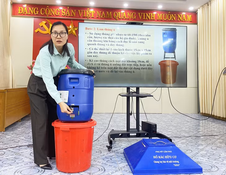 Hội Liên hiệp Phụ nữ TP Cẩm Phả tổ chức tuyên truyền, hướng dẫn kỹ thuật phân loại chất thải rắn sinh hoạt và xử lý chất thải rắn hữu cơ tại hộ gia đình cho phụ nữ phường Cửa Ông.