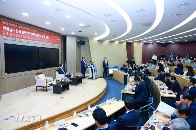Thủ tướng Phạm Minh Chính phát biểu về chính sách của Việt Nam tại Đại học Quốc gia Seoul. (Ảnh: Dương Giang/TTXVN)