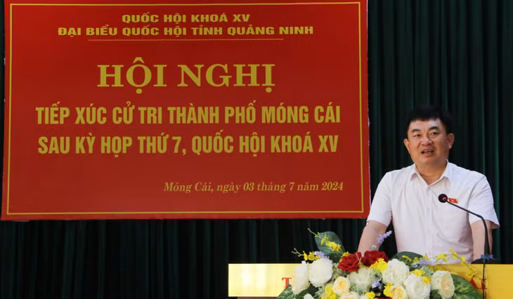 Đồng chí Ngô Hoàng Ngân, Chủ tịch Hội đồng thành viên Tập đoàn Công nghiệp Than – Khoáng sản Việt Nam phát biểu tại buổi tiếp xúc.