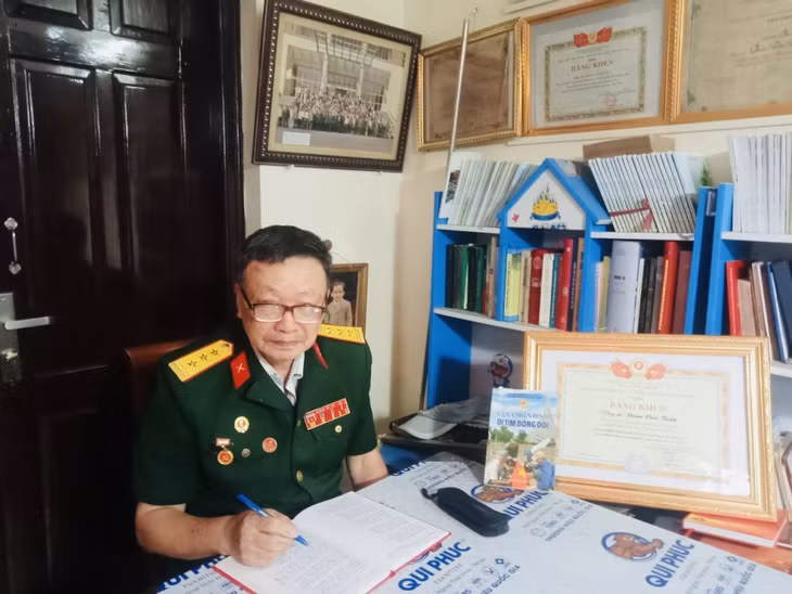 Thương binh hạng 2/4 Đoàn Văn Tuấn (phường Thanh Sơn, TP Uông Bí) ghi chép lại các chuyến đi tìm hài cốt đồng đội.