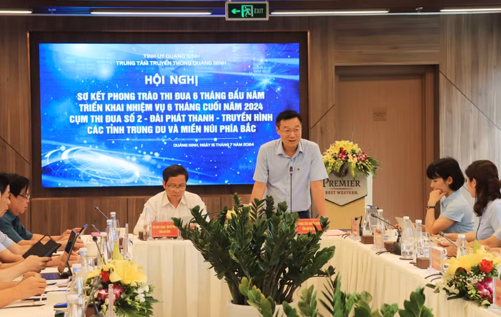Đồng chí Nguyễn Thế Lãm, Giám đốc, Tổng Biên tập Trung tâm Truyền thông tỉnh Quảng Ninh, điều hành thảo luận.